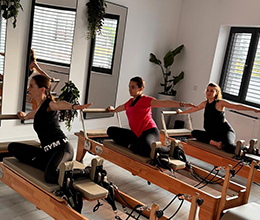 Antrenament Pilates pe Reformer FitFusion